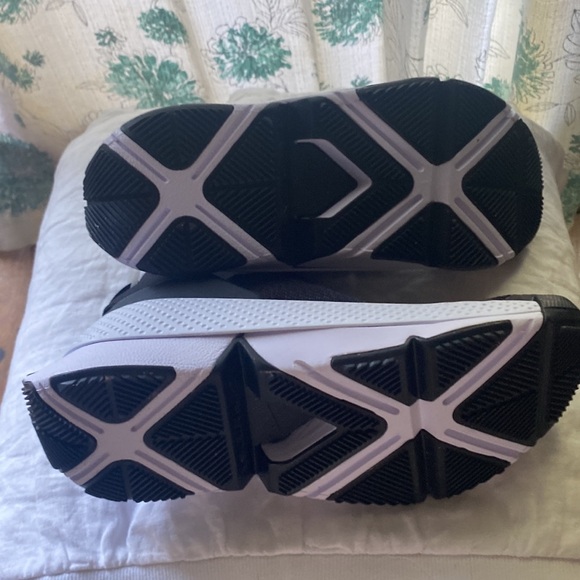 Nike Flyease Never Worn Hands Free Woman’s Sneakers - Picture 5 of 7